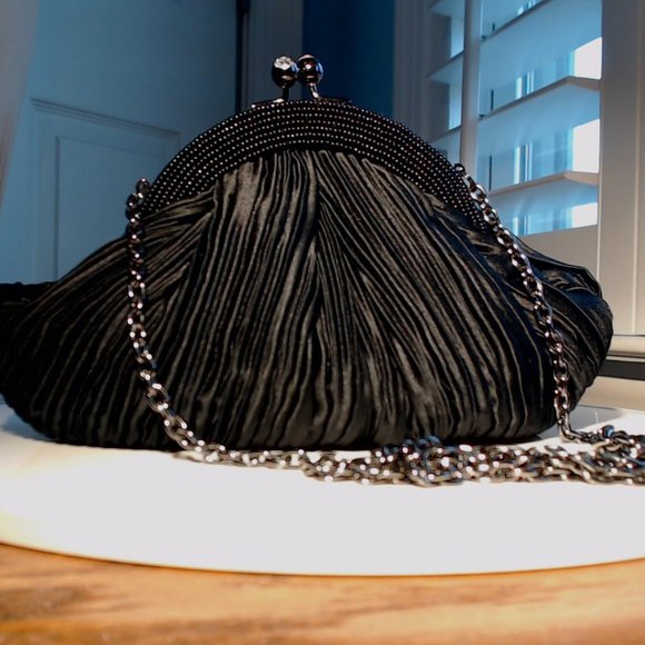 Franchi Pleated Satin rhinestone clasp chain strap evening bag - Picture 4 of 13